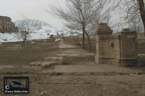 Das halbzerst&ouml;rte Palasttor des Darulaman-Palastes