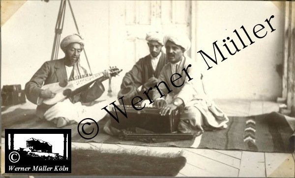 Foto Wilhelm Rieck , Afghanistan, Darulaman, Darul-Aman, Berlin, 1922, Amanullah, Rieck, Kabul, Tape-Taj-Beg, Maass, Harten, Standke, Plessen, Kandahar, Horten, harten, Bau, Palast, Bazar, Timur Schah, Partschin, Parschin, Teheran, Persien, Iran, aden, Vesuv, Neapel, Bombay, Maass, Bagman, Grobba, Gerber, Burg, wandgem&auml;lde, K&ouml;nigszimmer, Elefantenrennen, B&uuml;nte, Fensterblick, Winter, Reiterverein, Grantham, Suraija, Turmzimmer, Suez, Lyzeum, Schl&uuml;terstr, Berlin, Sancoussi, Potsdam, Schlossd&auml;cher, Schlossdach, Schachpartner, Kupfterd&auml;cher, Kupfterdach, K&ouml;niglich Afghanischen Gesandtschaft, Berlin-Moabit, Alim Khan, Emir von Buchara, Lalander, Thaj Mahal, Agra, Parron, Baron Plessen, Mehl-Bazar, Mehlh&auml;ndler, Obsth&auml;ndler, Zuckerb&auml;cker, Silberschmiede, Habibullah, Bank Ottoman, Pulverfabrik, Uran-Wiederaufbereitungsanlagen, F13, Gallipoli, 